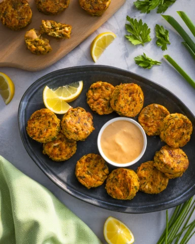 Salmon Cakes with Sriracha Aioli​-032-4x5